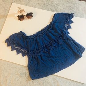 Navy off the shoulder -ambiance medium